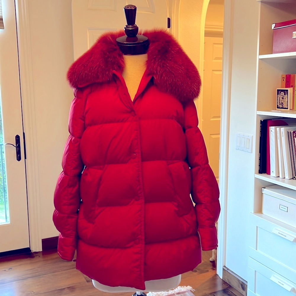 Moncler red puffer size M in excellent condition. Removable Blue fox fur trim